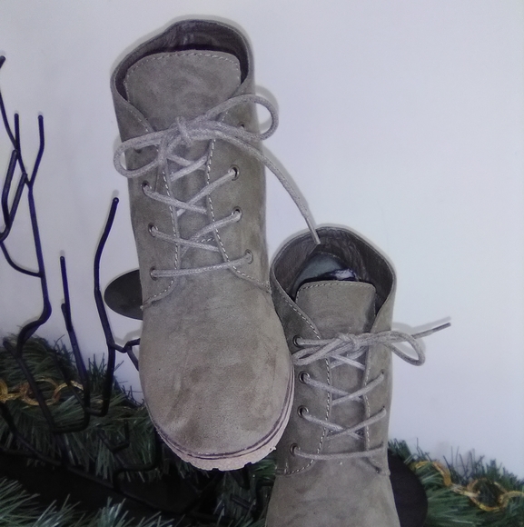 Olive green suede booties - Picture 4 of 6